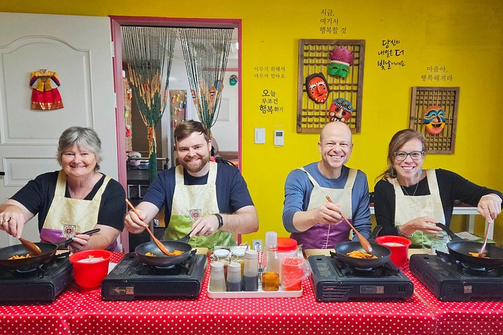 Korean cooking class and market tour in a local Seoul home, featuring traditional dishes and fresh ingredients, photo 9 | wizardtrip