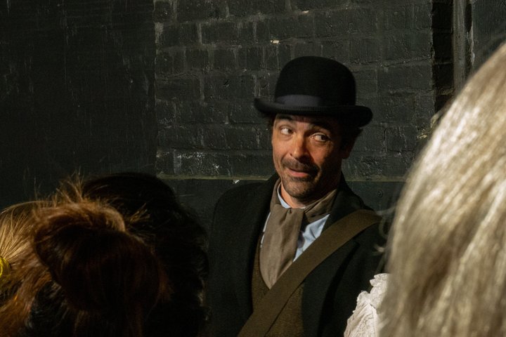 Un drammatico tour storico a piedi attraverso Gastown di Vancouver, con un attore dal vivo, foto 10 | wizardtrip