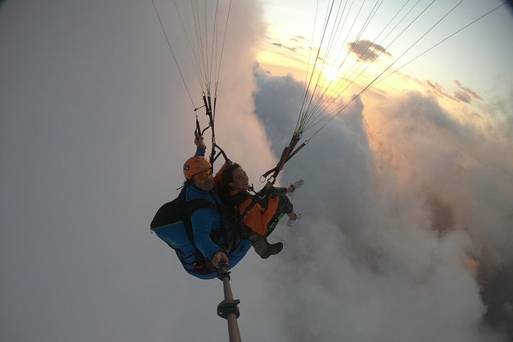 Voo duplo de parapente sobre a deslumbrante lagoa azul de Ölüdeniz, na Turquia, foto 7 | wizardtrip