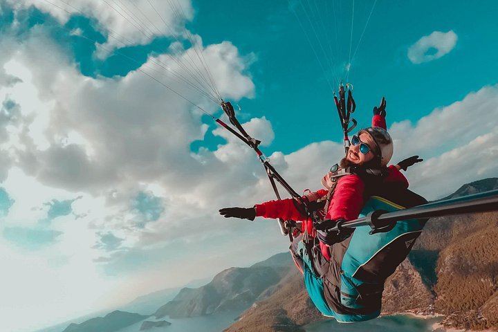 Voo duplo de parapente sobre a deslumbrante lagoa azul de Ölüdeniz, na Turquia, foto 11 | wizardtrip