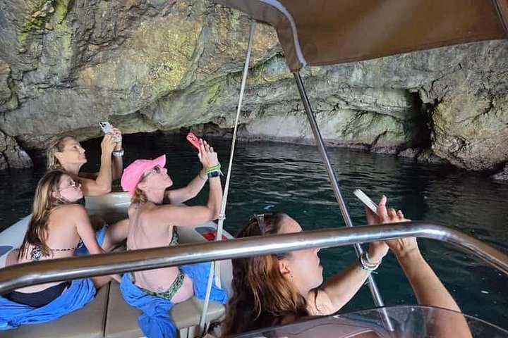 Speedbåttur som utforsker sjøgrotter og den Blå grotte nær Dubrovnik, Kroatia, foto 10 | wizardtrip