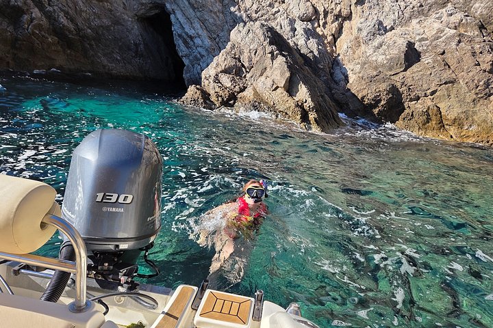 Speedbåttur som utforsker sjøgrotter og den Blå grotte nær Dubrovnik, Kroatia, foto 14 | wizardtrip