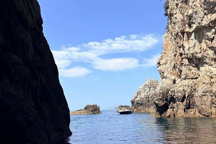 Speedbåttur som utforsker sjøgrotter og den Blå grotte nær Dubrovnik, Kroatia, foto 18 | wizardtrip