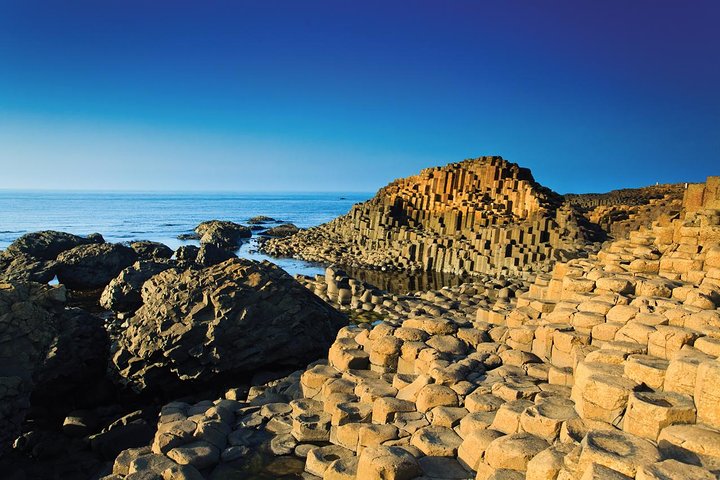 Geführte Tagestour zum Giant's Causeway ab Belfast im komfortablen Reisebus | wizardtrip