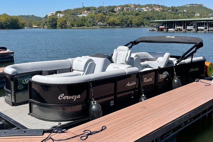 Scenic 1-hour sunset boat cruise on Lake Austin, passing landmarks like Mount Bonnell and Pennybacker Bridge, photo 12 | wizardtrip