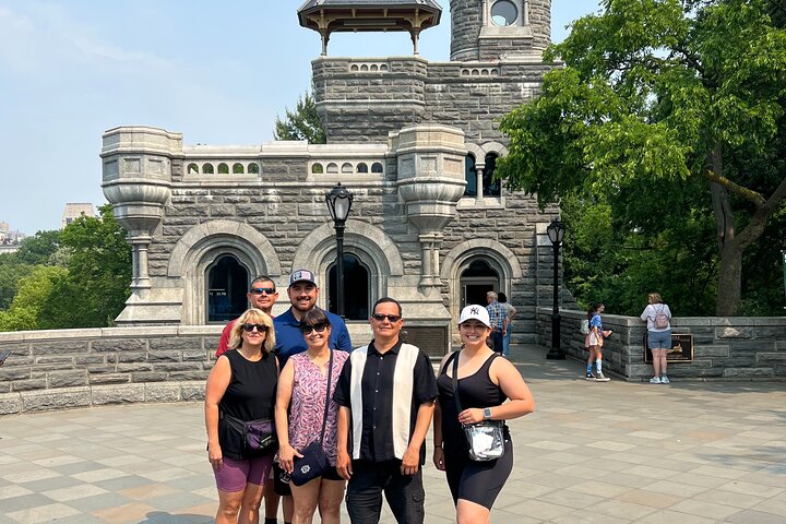 Pedicab tour through New York's Central Park, visiting famous landmarks and photo spots, photo 11 | wizardtrip