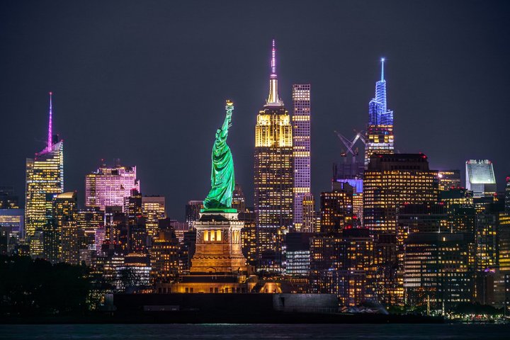 NYC at Night: Luxury Bus Tour of Top City Highlights | wizardtrip