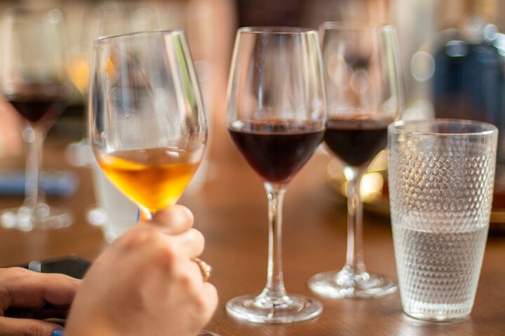 Portwein-Verkostungstour in Porto, Portugal, mit Kellereien und Weingläsern, Foto 6 | wizardtrip