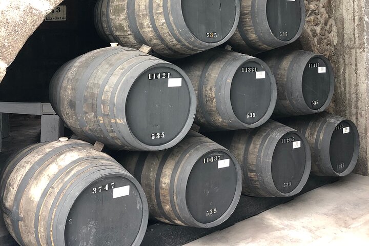 Portwein-Verkostungstour in Porto, Portugal, mit Kellereien und Weingläsern, Foto 9 | wizardtrip