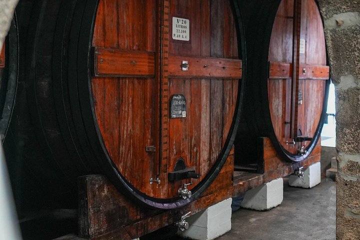 Portwein-Verkostungstour in Porto, Portugal, mit Kellereien und Weingläsern, Foto 16 | wizardtrip