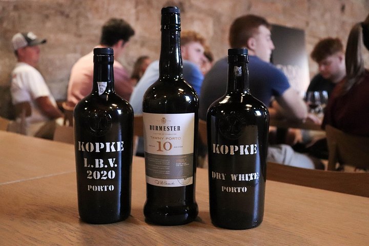Portwein-Verkostungstour in Porto, Portugal, mit Kellereien und Weingläsern, Foto 17 | wizardtrip