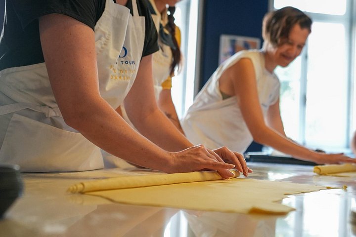 Atelier pratique de fabrication de Pastéis de Nata dans une cuisine de Porto, avec vin local et pâtisseries, photo 14 | wizardtrip