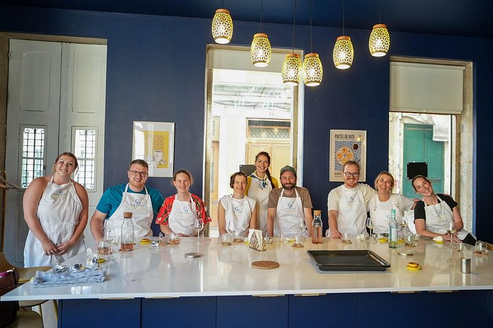 Atelier pratique de fabrication de Pastéis de Nata dans une cuisine de Porto, avec vin local et pâtisseries, photo 21 | wizardtrip