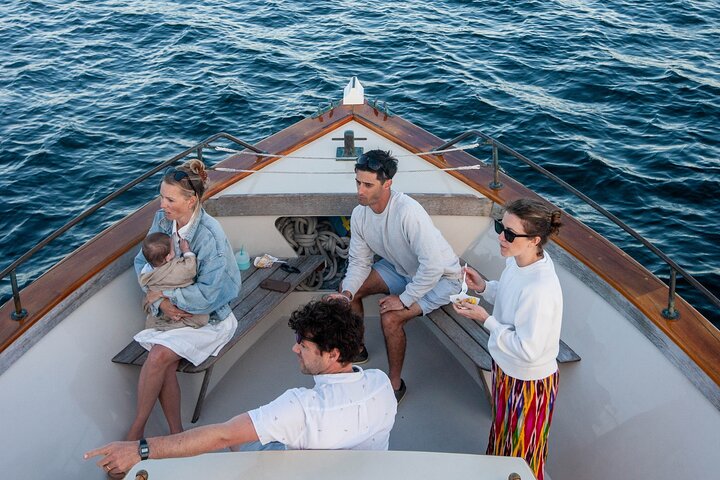 Passeio panorâmico de barco ao pôr do sol num barco de lagosta no Porto de Newport, Rhode Island, foto 7 | wizardtrip