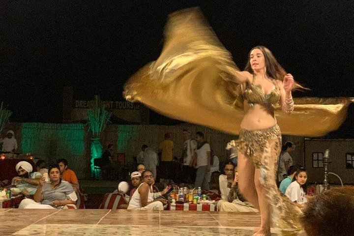 Découvrez un safari privé dans le désert de Dubaï avec dune bashing, sandboard, dîner BBQ et spectacles culturels, photo 11 | wizardtrip