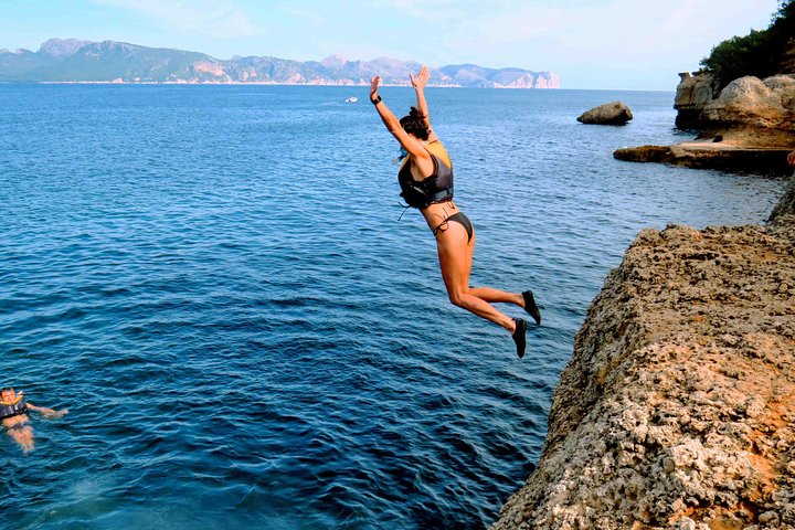 Multi-Abenteuer-Tour auf Mallorca: Kajakfahren, Erkundung von Meereshöhlen, Klippenspringen und Schnorcheln, Foto 7 | wizardtrip
