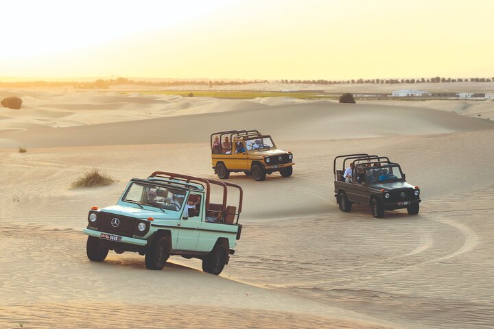 Safari Héritage du Soir à Dubaï en Mercedes Vintage Classe G Oasis Al Marmoom | wizardtrip