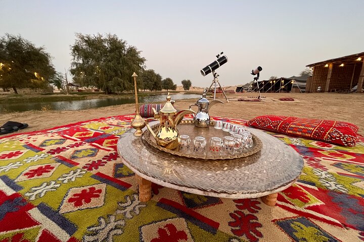 Abendliche Wüstensafari in Dubai mit Oldtimer, Kamelritt, Beduinendorf und Sternenbeobachtung, Foto 14 | wizardtrip