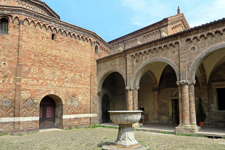 Visite guidée à pied explorant les monuments historiques de Bologne, y compris la Fontaine de Neptune et la Basilique San Petronio, photo 26 | wizardtrip