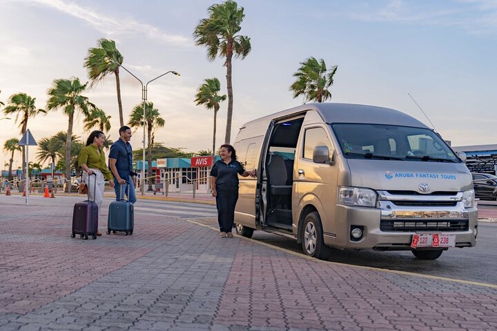 Private airport transfer in Aruba with comfortable vehicle and driver, photo 2 | wizardtrip