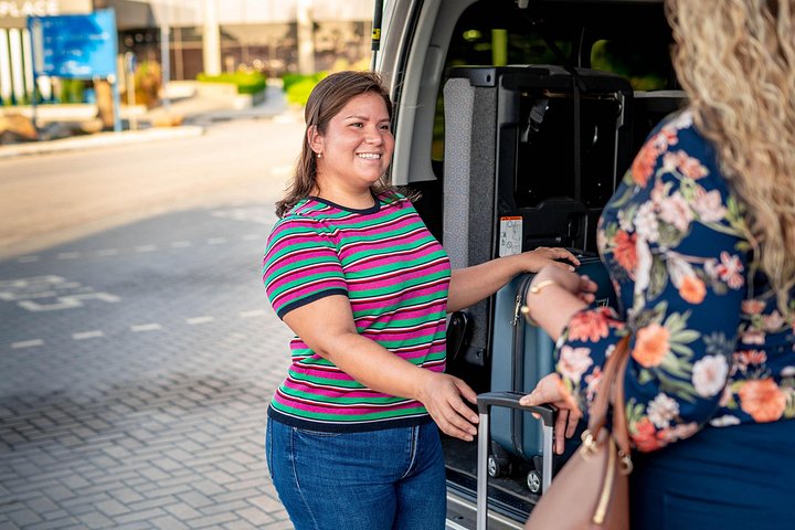 Private airport transfer in Aruba with comfortable vehicle and driver, photo 5 | wizardtrip