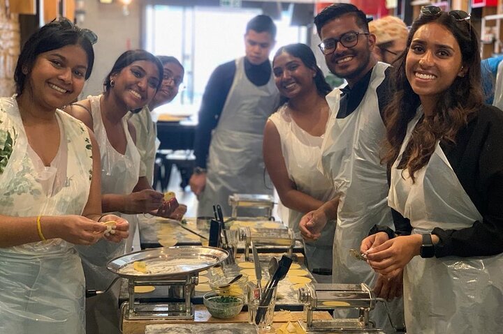 Aula prática de culinária de massa e tiramisu em Veneza com degustação de vinhos, foto 11 | wizardtrip