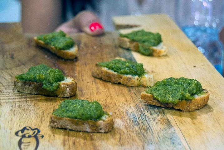 Uma deliciosa variedade de comida e vinho italianos em degustação num tour gourmet guiado em Roma, foto 11 | wizardtrip