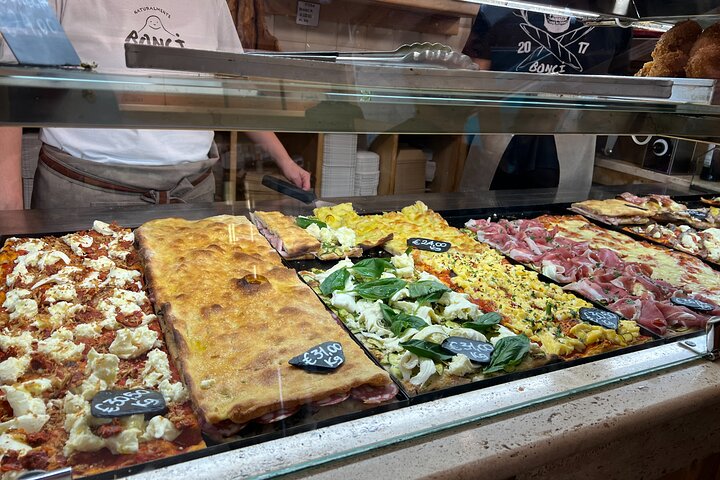 Uma deliciosa variedade de comida e vinho italianos em degustação num tour gourmet guiado em Roma, foto 14 | wizardtrip