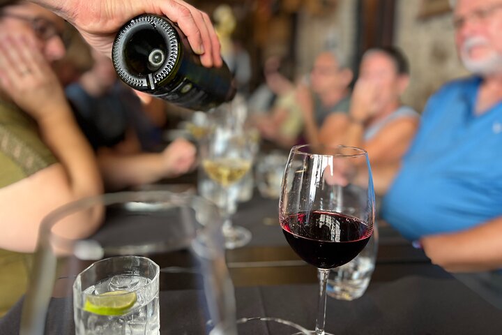 Uma deliciosa variedade de comida e vinho italianos em degustação num tour gourmet guiado em Roma, foto 17 | wizardtrip