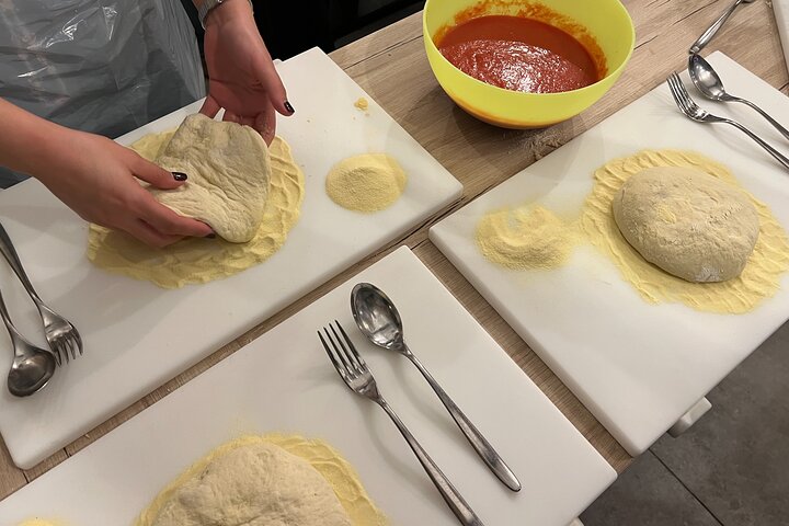 Aula prática de pizza e gelato em Roma com vinho, foto 7 | wizardtrip