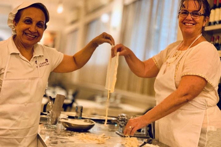 Lernen Sie Pasta und Tiramisu in einem Kochkurs in Verona mit Wein zuzubereiten, Foto 8 | wizardtrip