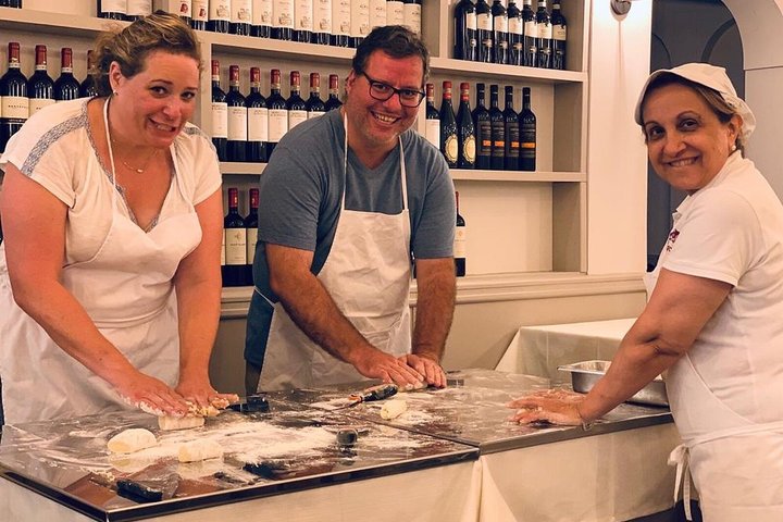 Praktische kookles pasta en tiramisu met wijn in een restaurant in Palermo, foto 16 | wizardtrip