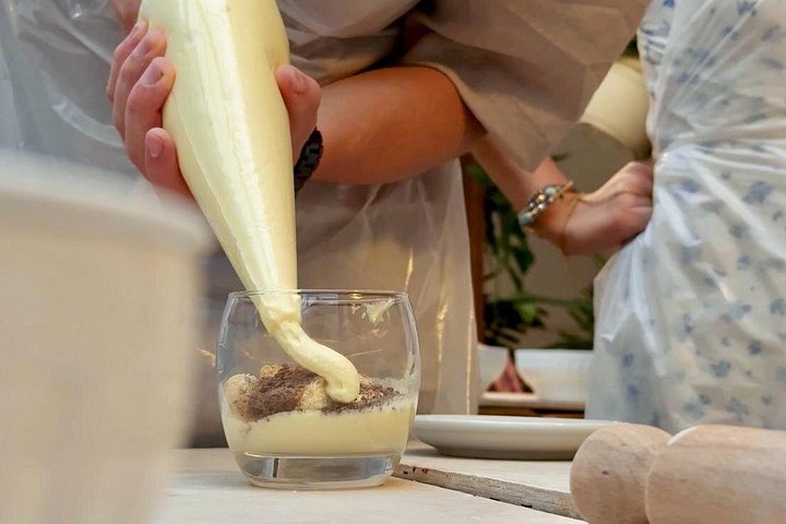 Lernen Sie in Rom, wie man authentische italienische Pasta und Tiramisu mit Wein zubereitet, Foto 9 | wizardtrip