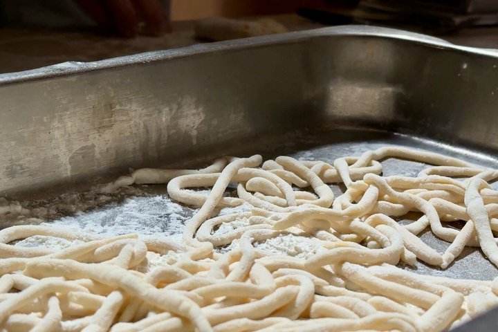 Lernen Sie in Rom, wie man authentische italienische Pasta und Tiramisu mit Wein zubereitet, Foto 22 | wizardtrip