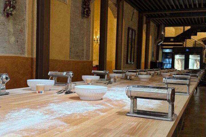 Lernen Sie in Rom, wie man authentische italienische Pasta und Tiramisu mit Wein zubereitet, Foto 23 | wizardtrip