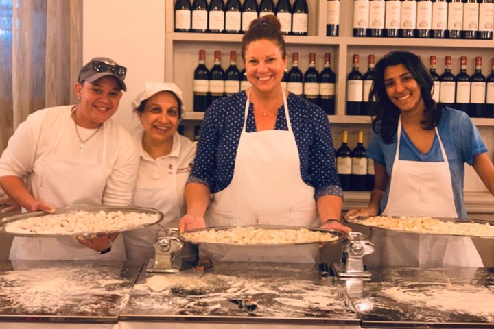 Lernen Sie in Rom, wie man authentische italienische Pasta und Tiramisu mit Wein zubereitet, Foto 24 | wizardtrip