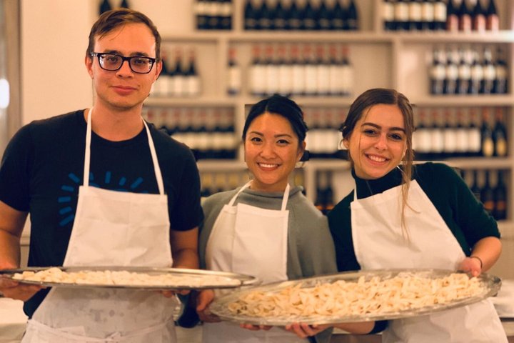 Lernen Sie in Rom, wie man authentische italienische Pasta und Tiramisu mit Wein zubereitet, Foto 26 | wizardtrip