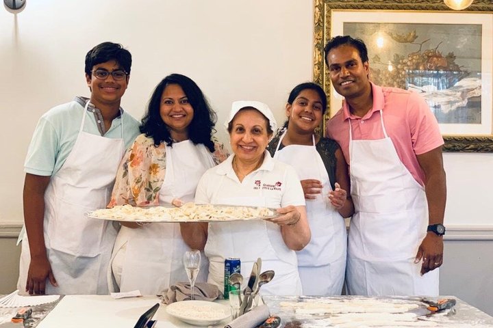 Lernen Sie in Rom, wie man authentische italienische Pasta und Tiramisu mit Wein zubereitet, Foto 27 | wizardtrip