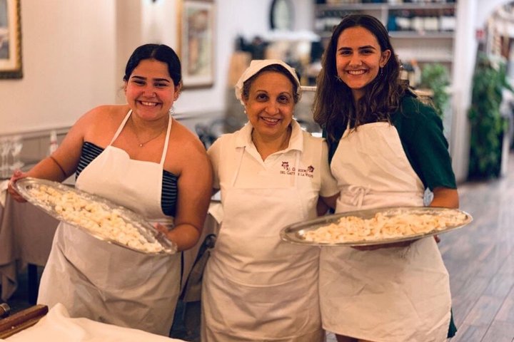 Lernen Sie in Rom, wie man authentische italienische Pasta und Tiramisu mit Wein zubereitet, Foto 28 | wizardtrip