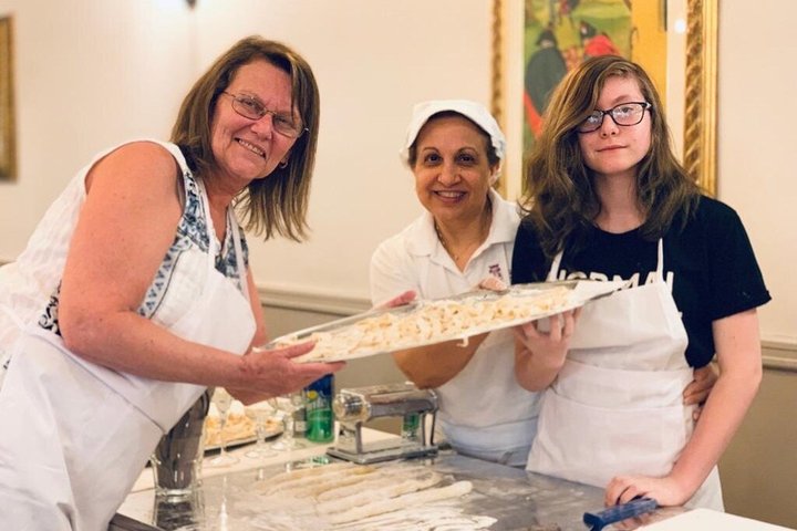 Lernen Sie in Rom, wie man authentische italienische Pasta und Tiramisu mit Wein zubereitet, Foto 32 | wizardtrip