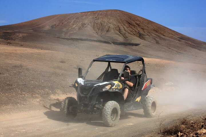 Découvrez un tour exaltant en buggy à travers les paysages volcaniques et les régions viticoles de Lanzarote, photo 6 | wizardtrip