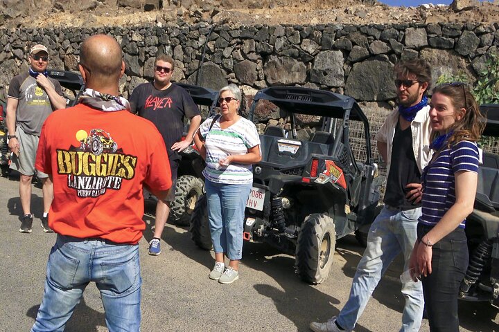 Découvrez un tour exaltant en buggy à travers les paysages volcaniques et les régions viticoles de Lanzarote, photo 8 | wizardtrip