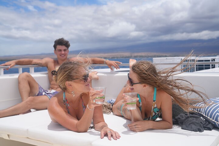 Tour de snorkel en yate de lujo en Maui, visitando el Cráter Molokini y nadando con tortugas, foto 8 | wizardtrip