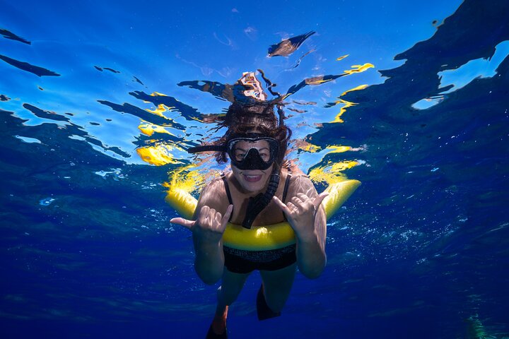 Tour de snorkel en yate de lujo en Maui, visitando el Cráter Molokini y nadando con tortugas, foto 15 | wizardtrip