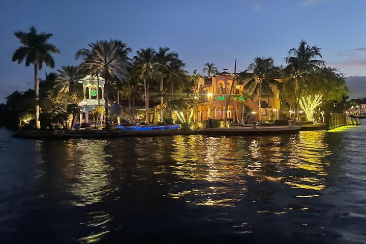 Kveldsbåttur gjennom sentrum av Ft. Lauderdale | wizardtrip