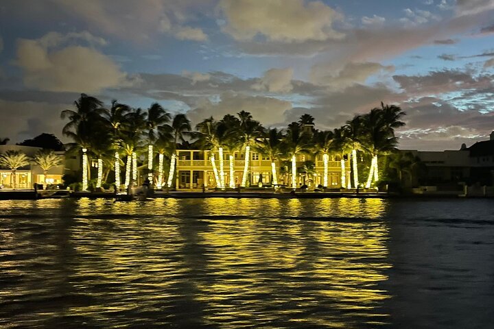 Njut av en kvällskryssning i Fort Lauderdale, se yachter, herrgårdar och stadens silhuett, foto 9 | wizardtrip