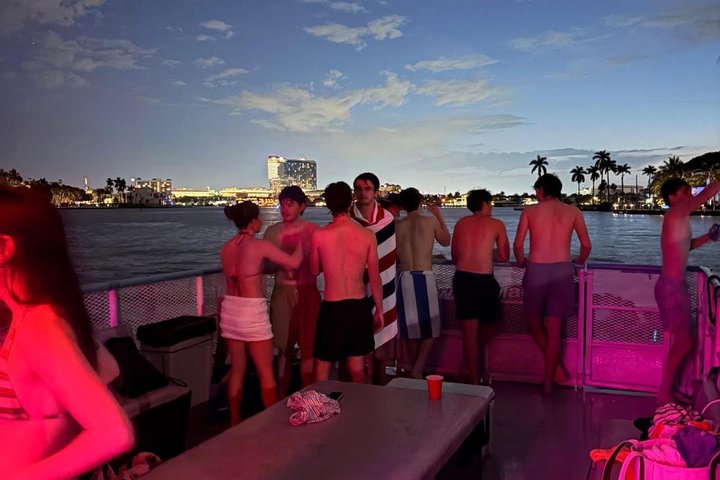 Njut av en kvällskryssning i Fort Lauderdale, se yachter, herrgårdar och stadens silhuett, foto 11 | wizardtrip
