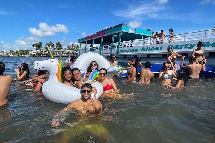 Party boat cruise in Fort Lauderdale, featuring yachts, mansions, and a sandbar swim, photo 7 | wizardtrip