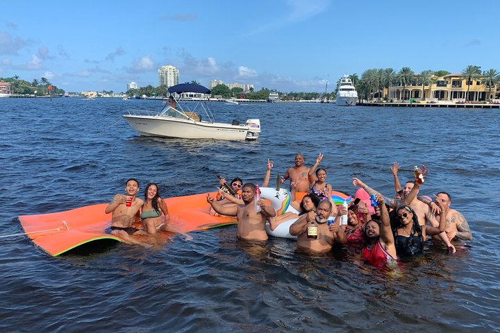 Party boat cruise in Fort Lauderdale, featuring yachts, mansions, and a sandbar swim, photo 10 | wizardtrip