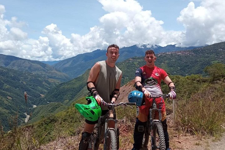 Oplev en adrenalinfyldt downhill cykeltur på Bolivias Dødens Vej, ned fra Andesbjergene til junglen, foto 7 | wizardtrip